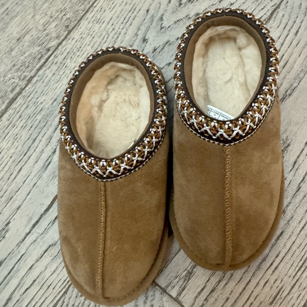 Ugg boots- never worn- no box
